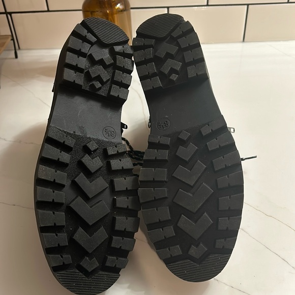 Universal Thread Boots with fur. Womens size 8 1/2. New without tags. - Picture 5 of 6